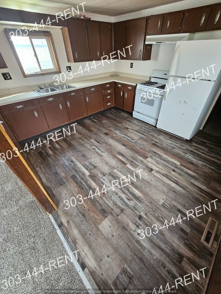 203 Oak St - Photo 5 of 10