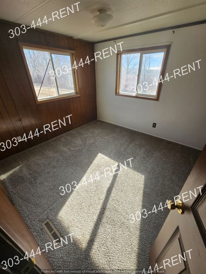 203 Oak St - Photo 7 of 10