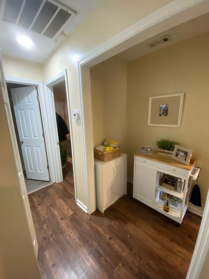 904 N College St Apt B - Photo 4 of 12