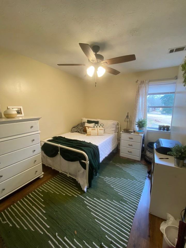 904 N College St Apt B - Photo 6 of 12