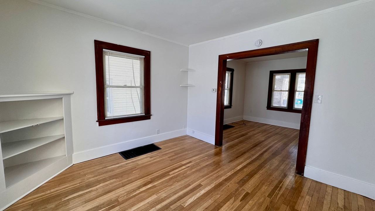 1716 Linden Ave Se - Photo 5 of 10