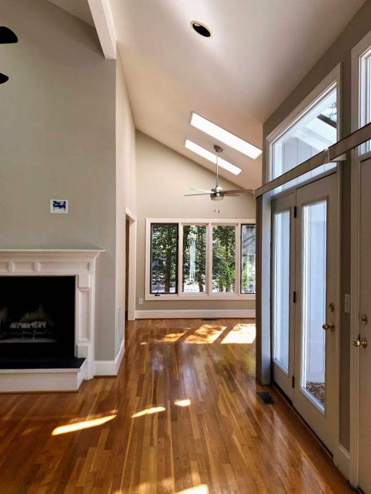 1016 Creekside Ln - Photo 4 of 35