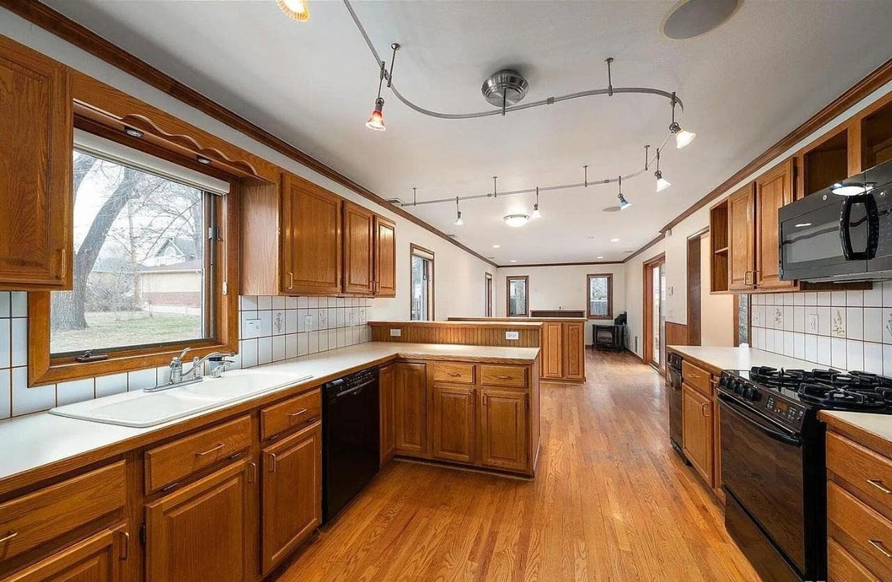 1601 S Franklin St - Photo 2 of 14