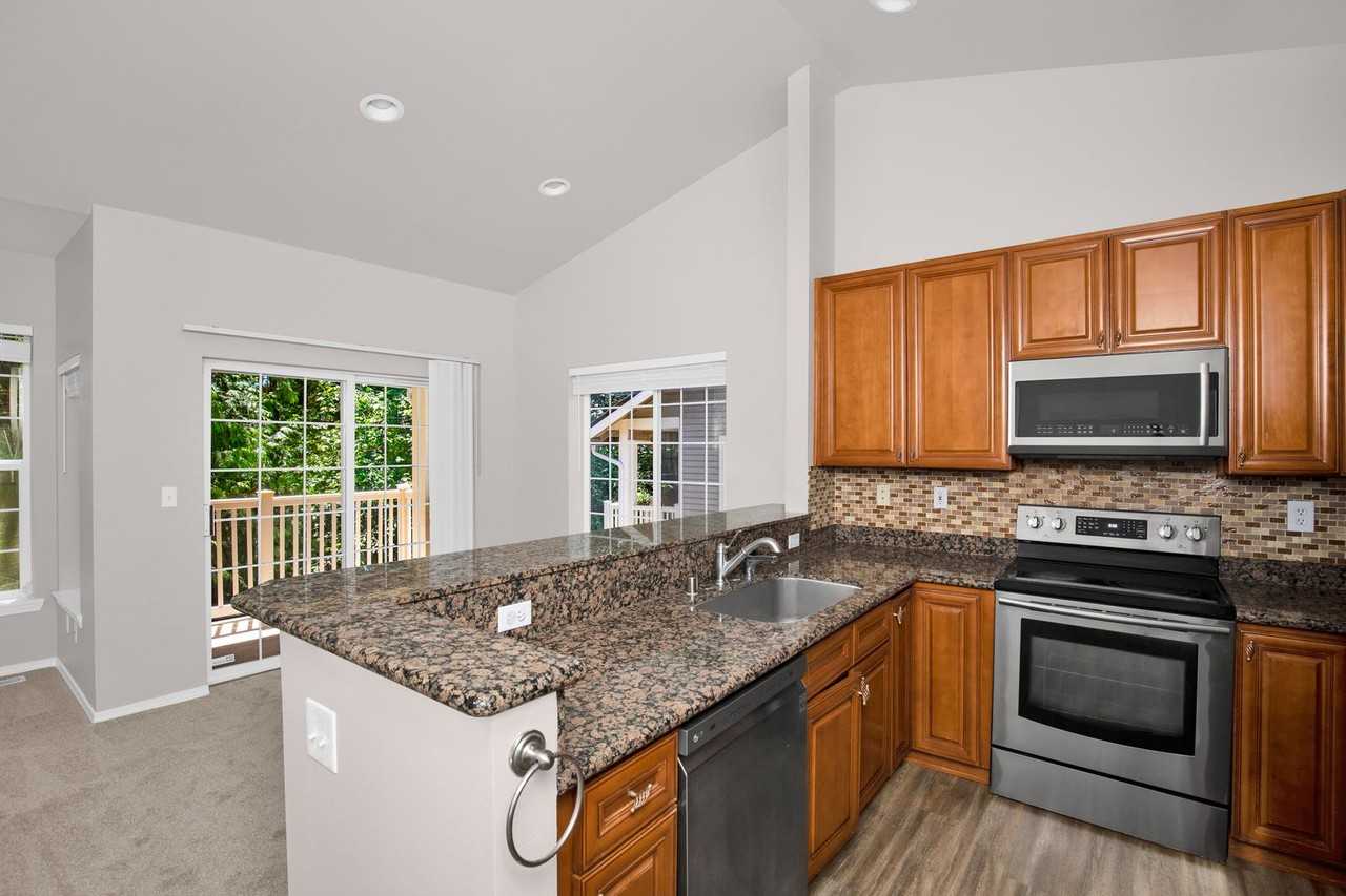 18653 Ne 55th Way - Photo 3 of 17