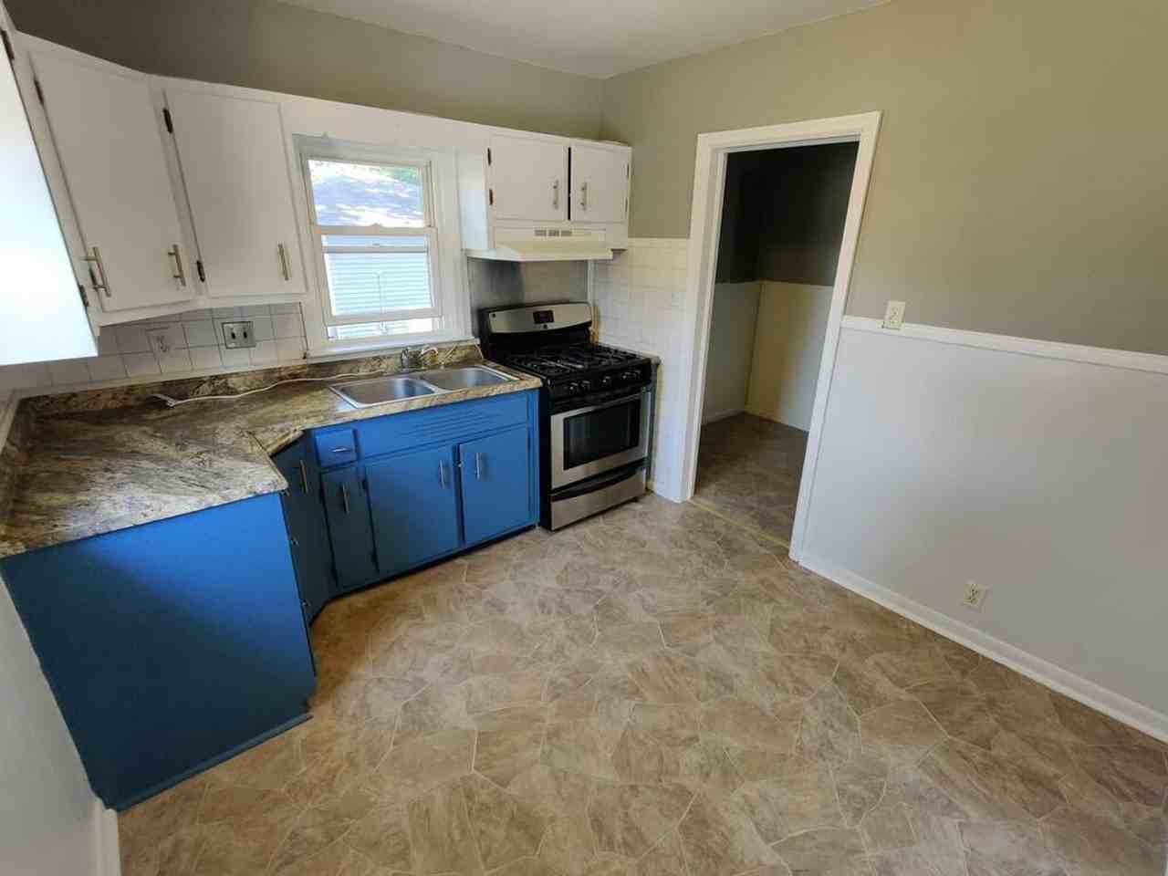 1123 S Noble St - Photo 5 of 16