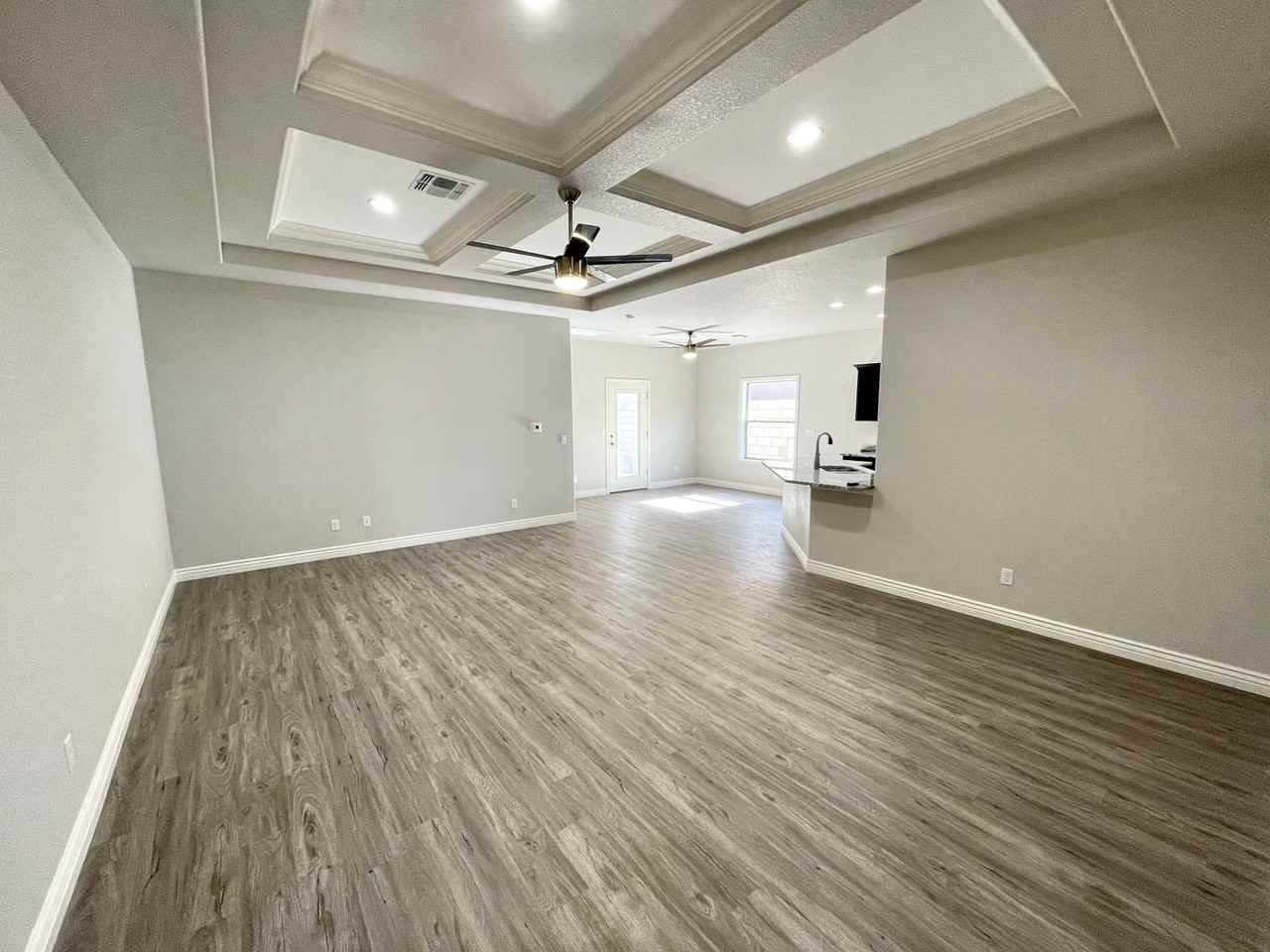 3392 N Apache St - Photo 4 of 33