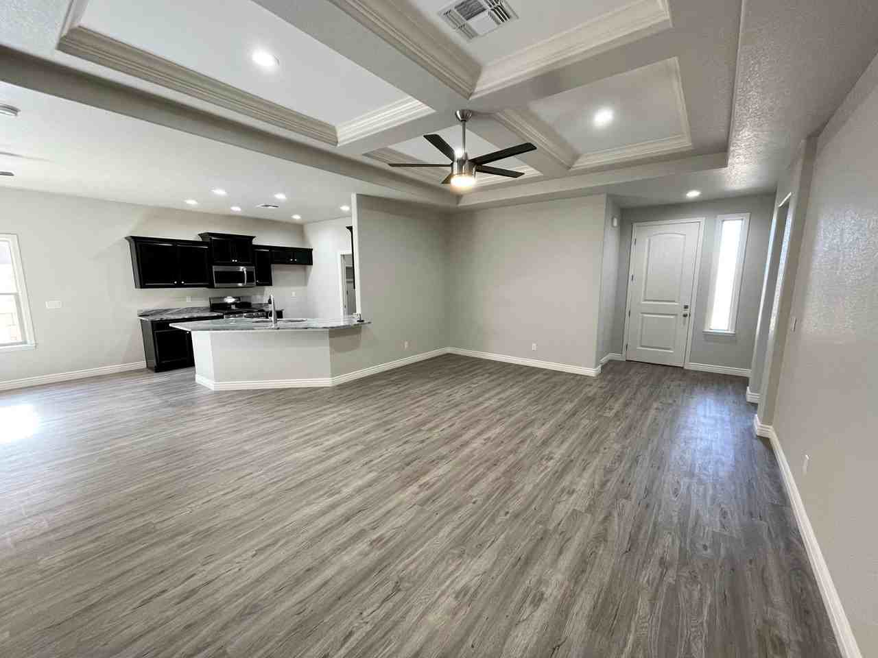 3392 N Apache St - Photo 7 of 33