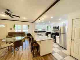 1404 Windsor St - Photo 1 of 1