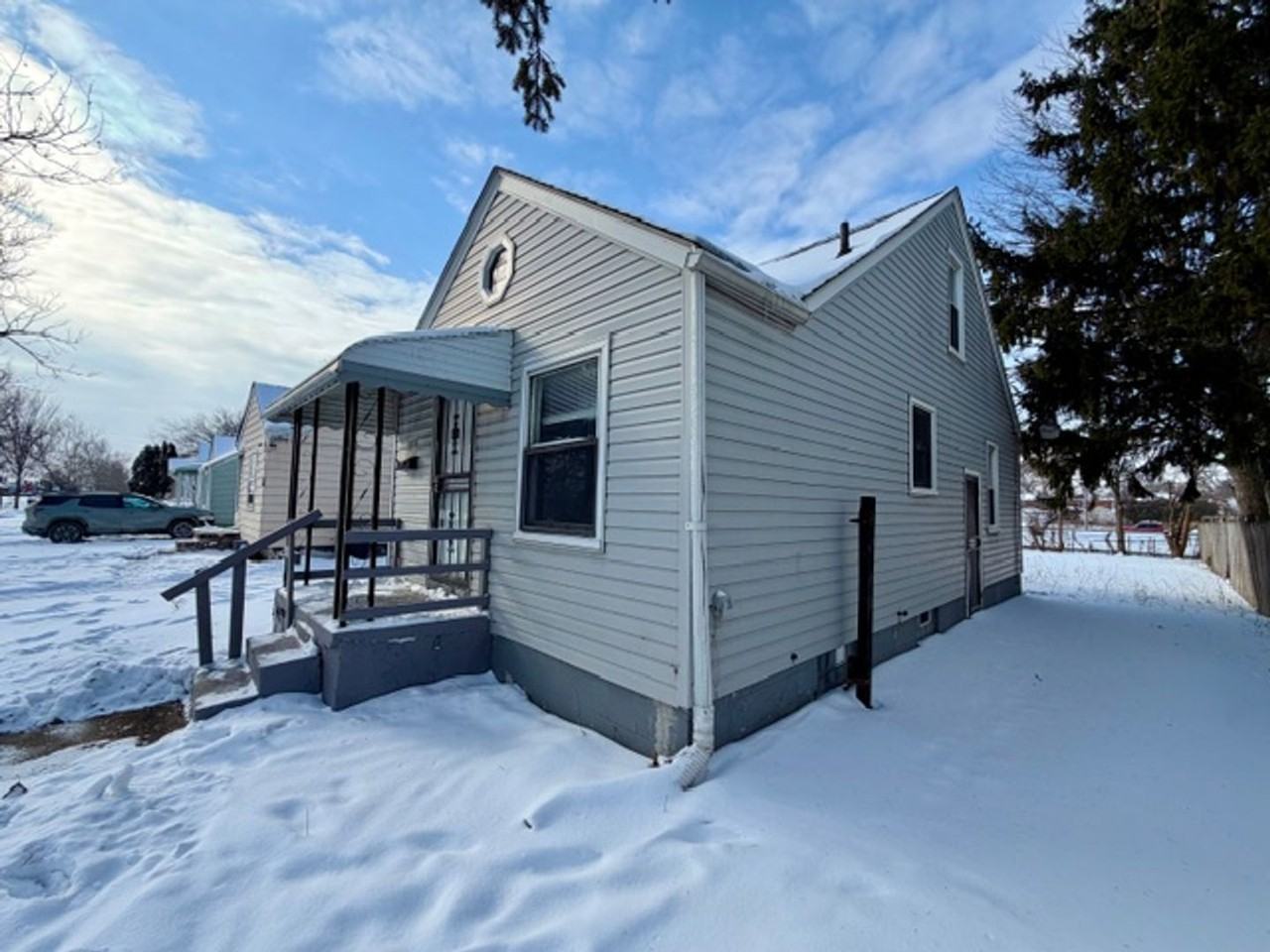 9235 Archdale St - Photo 3 of 18