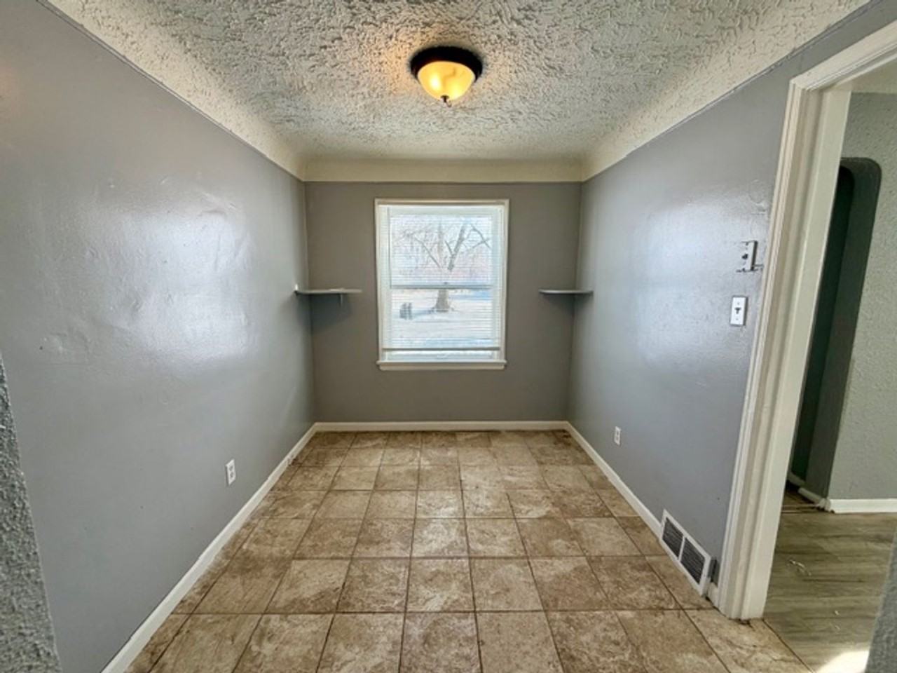 9235 Archdale St - Photo 6 of 18