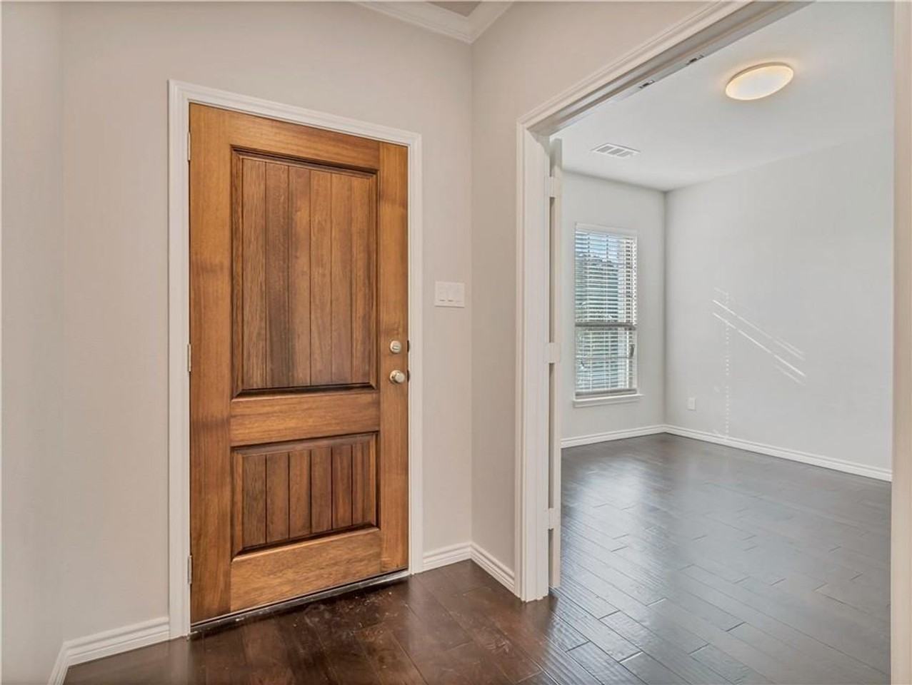 2637 Frazier Ave - Photo 2 of 24