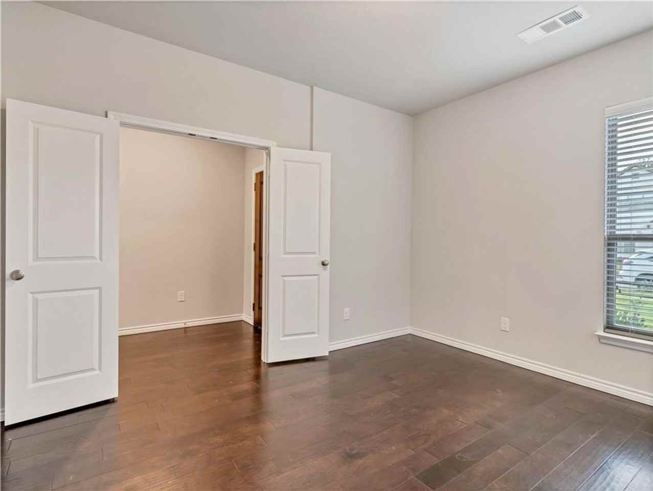 2637 Frazier Ave - Photo 3 of 24