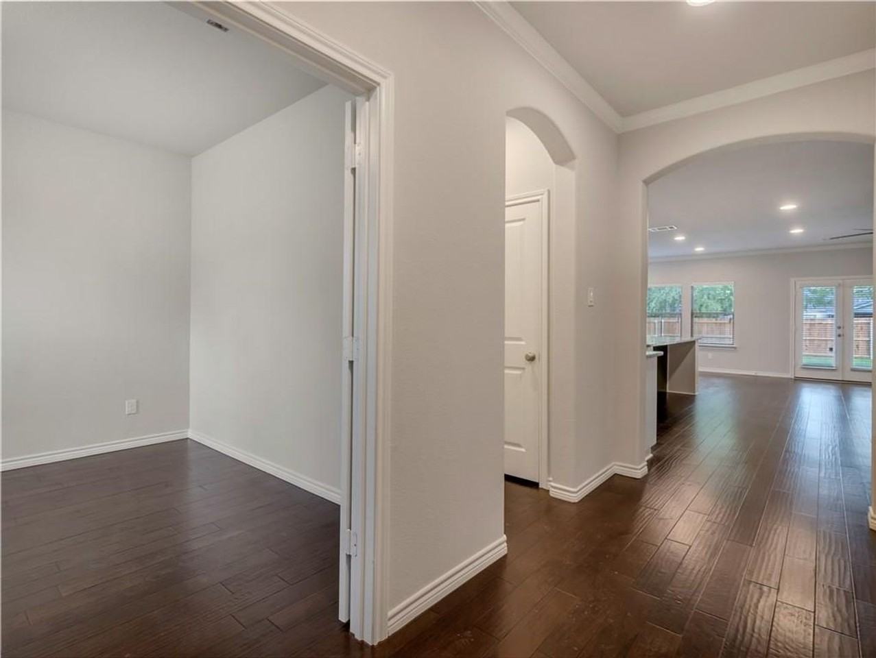 2637 Frazier Ave - Photo 4 of 24