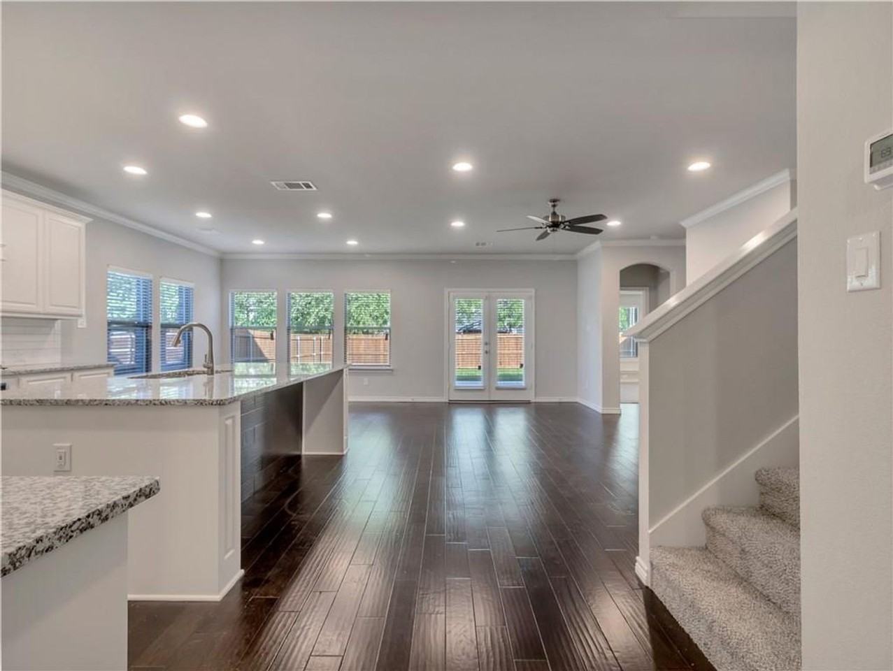 2637 Frazier Ave - Photo 7 of 24