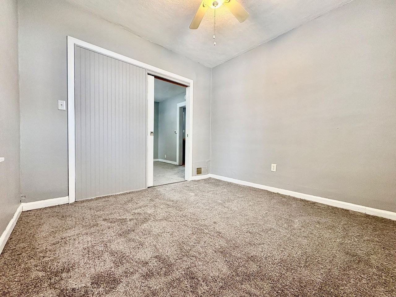 1909 S Brookfield St - Photo 5 of 15