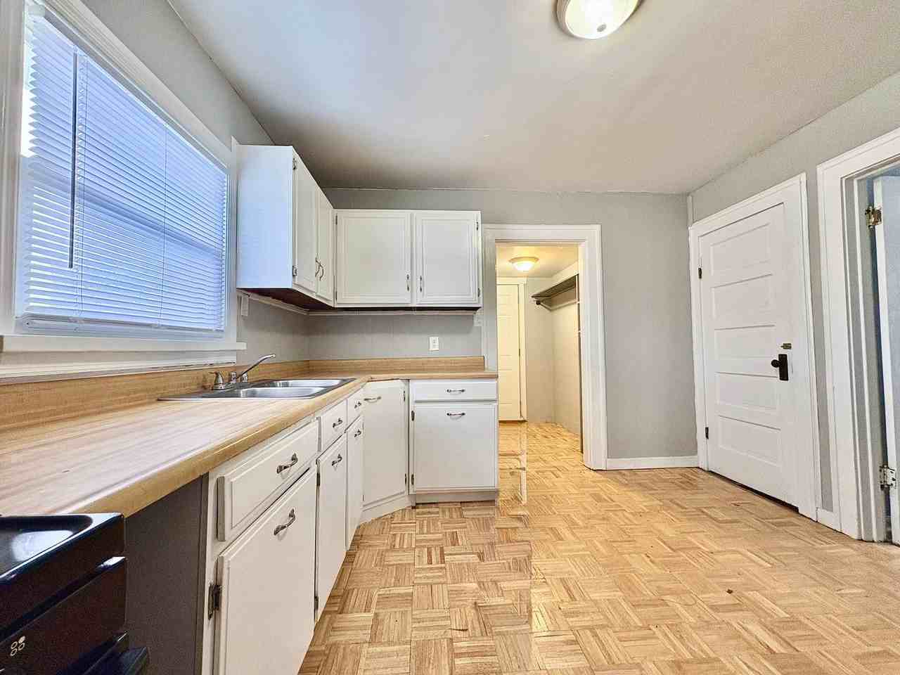 1909 S Brookfield St - Photo 7 of 15