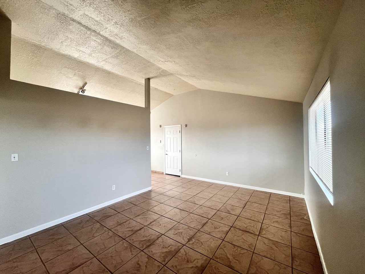 990 Baltic Ave Se - Photo 6 of 17