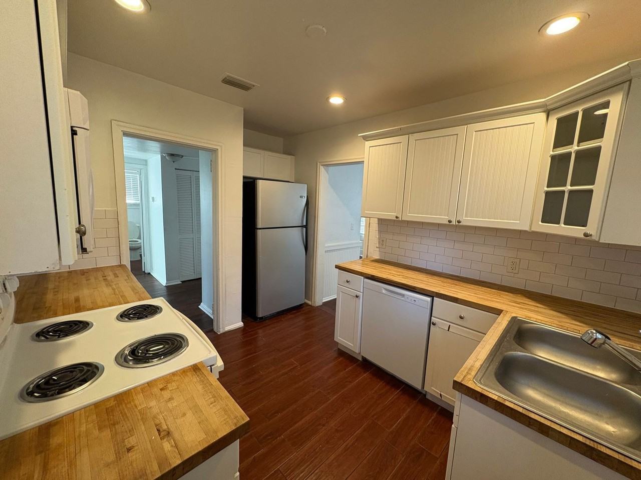 4719 Crescent St - Photo 5 of 11