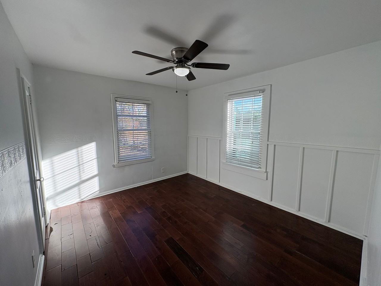 4719 Crescent St - Photo 7 of 11