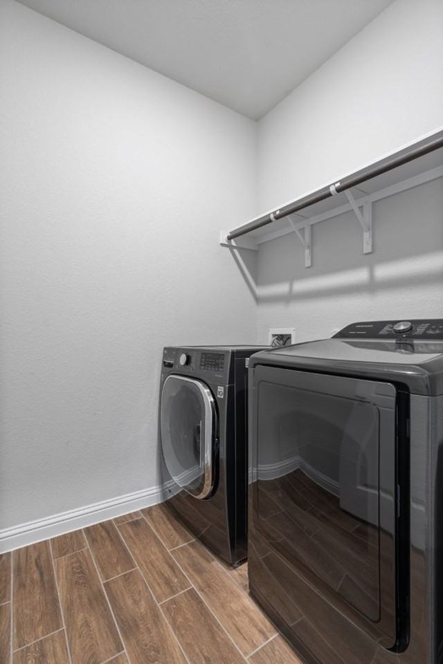 8301 Turnberry Ln - Photo 7 of 33