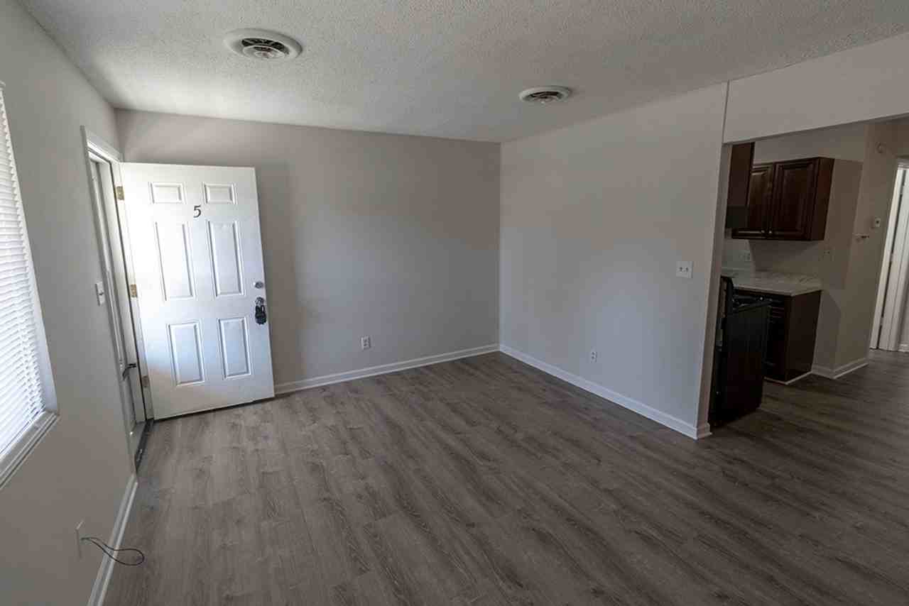 801 N Ann St #5 - Photo 7 of 15