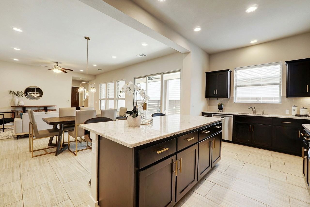 1603 Arcilla St - Photo 4 of 36