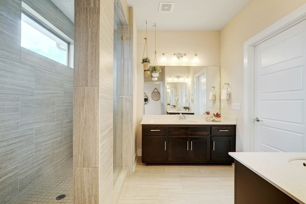 1603 Arcilla St - Photo 5 of 36