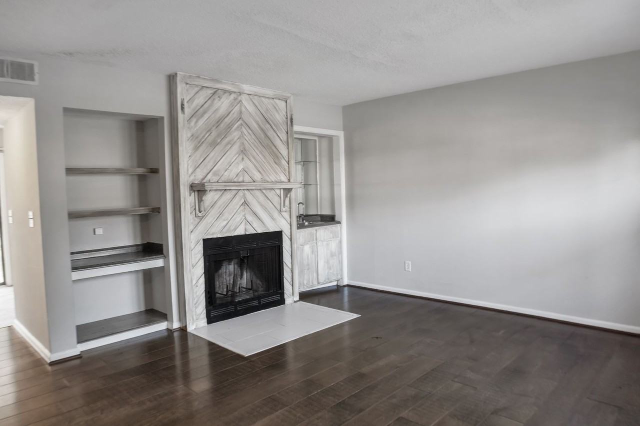 8016 Thelen St - Photo 2 of 19