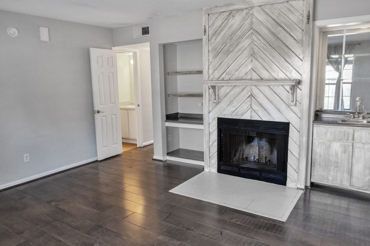 8016 Thelen St - Photo 5 of 19