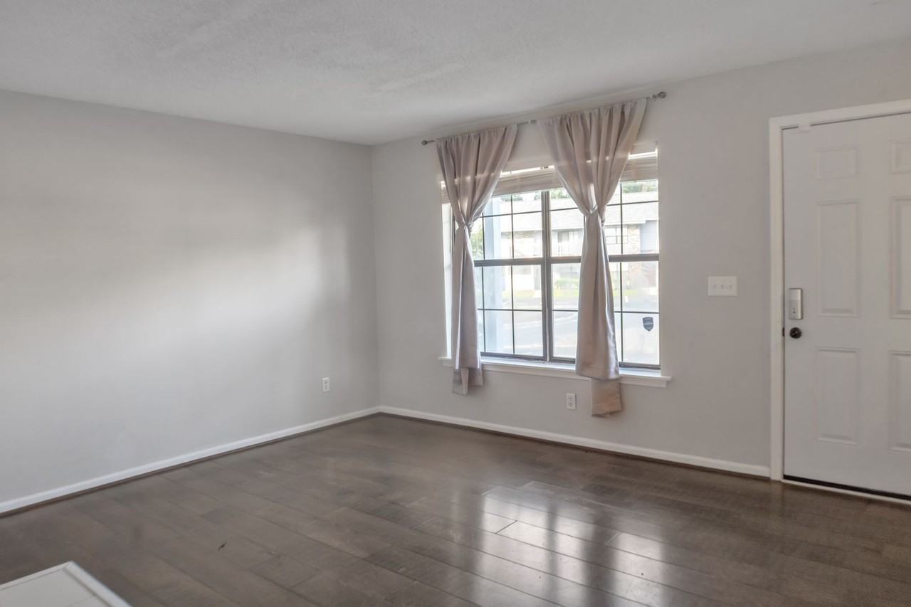 8016 Thelen St - Photo 6 of 19