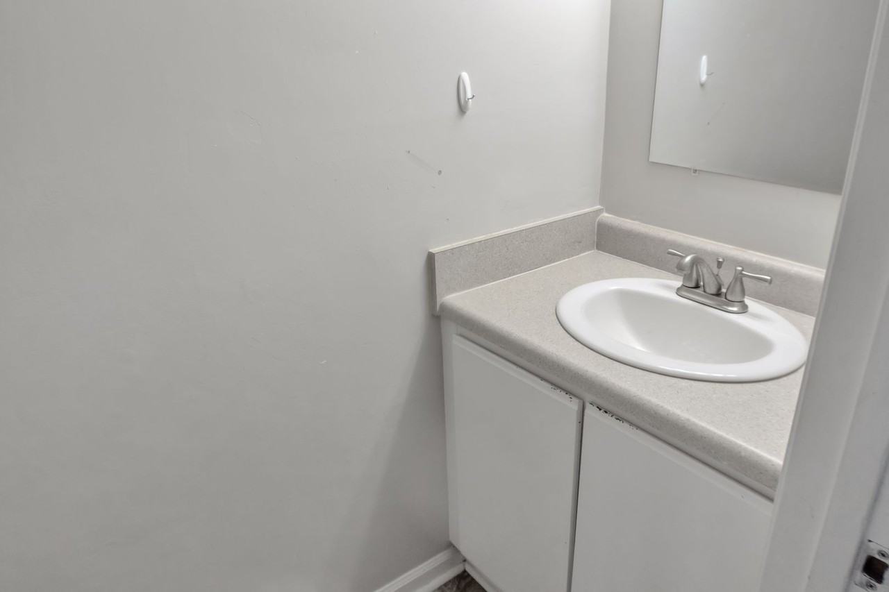 8016 Thelen St - Photo 7 of 19