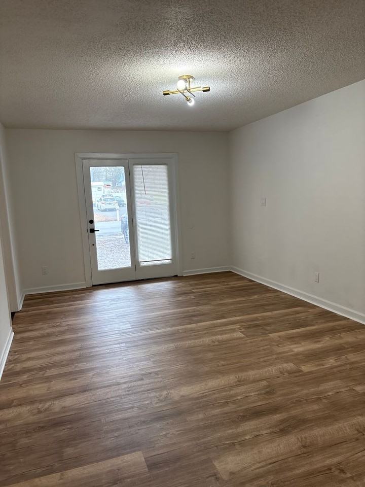 703 N Washington St - Photo 3 of 20