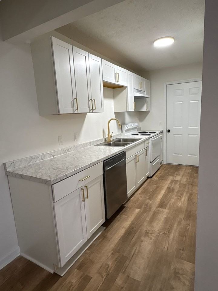 703 N Washington St - Photo 5 of 20