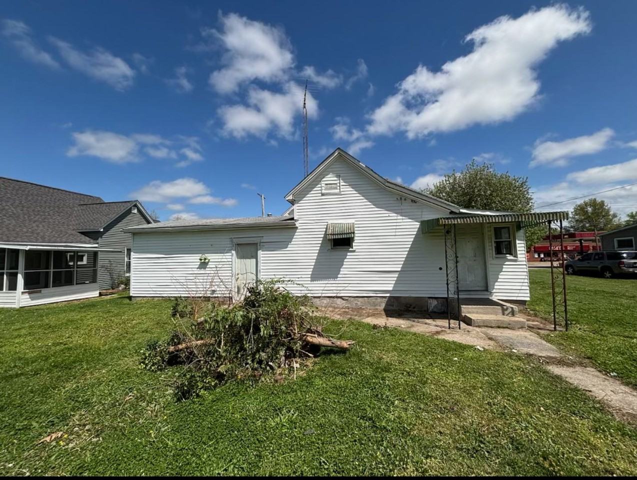 403 S Victor St - Photo 2 of 16