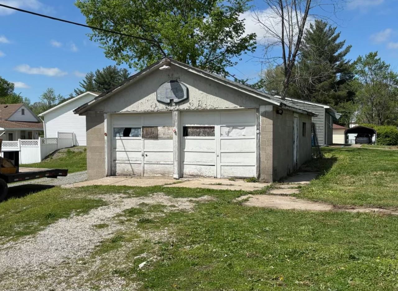 403 S Victor St - Photo 6 of 16