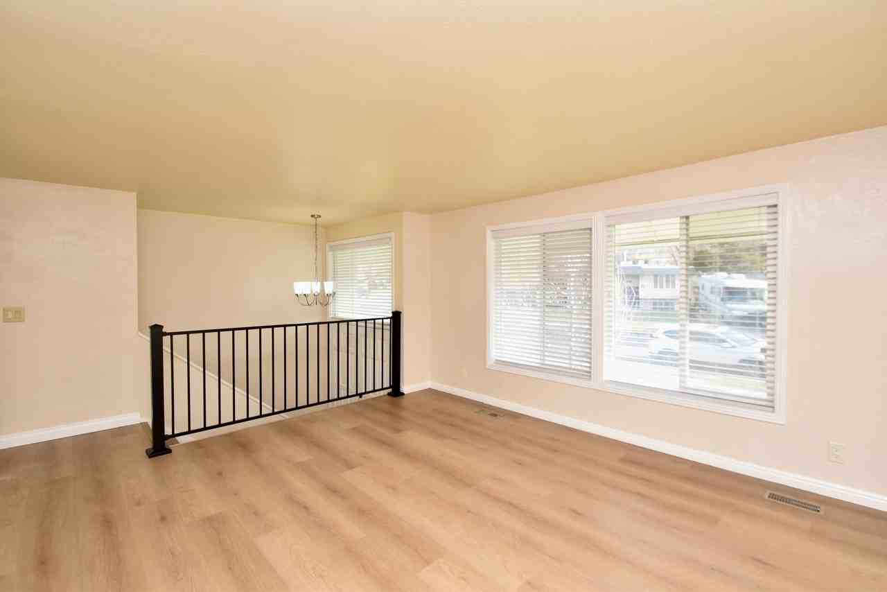 9408 S Turnpike Ln - Photo 3 of 32