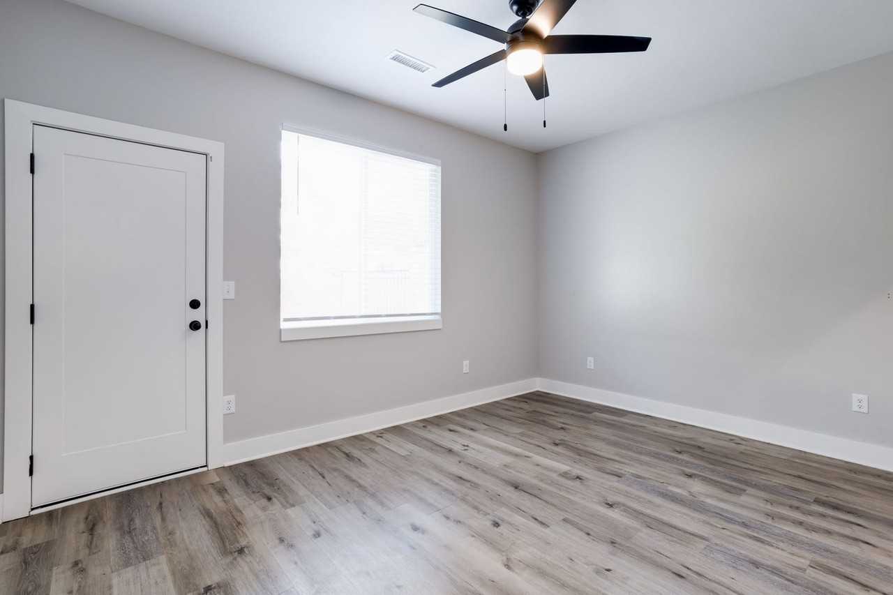 192 S Anna St - Photo 2 of 11