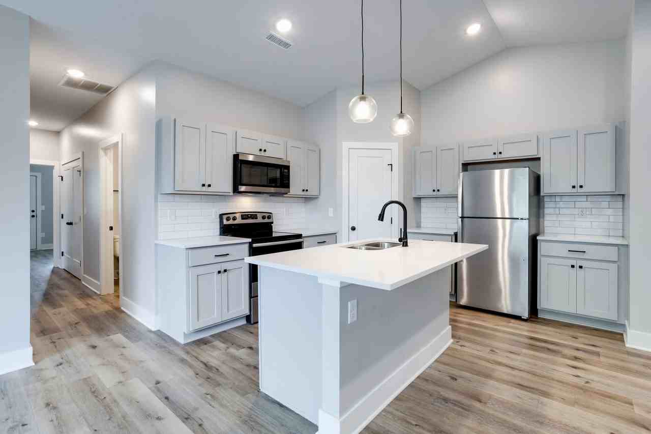 192 S Anna St - Photo 4 of 11