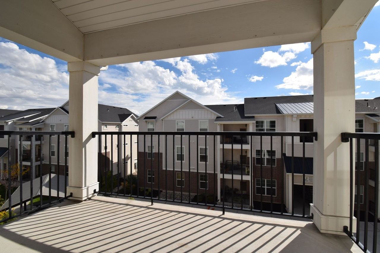 3791 W 1850 N #302 - Photo 5 of 32