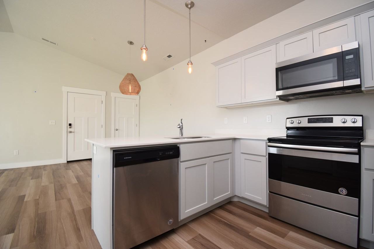 3791 W 1850 N #302 - Photo 7 of 32