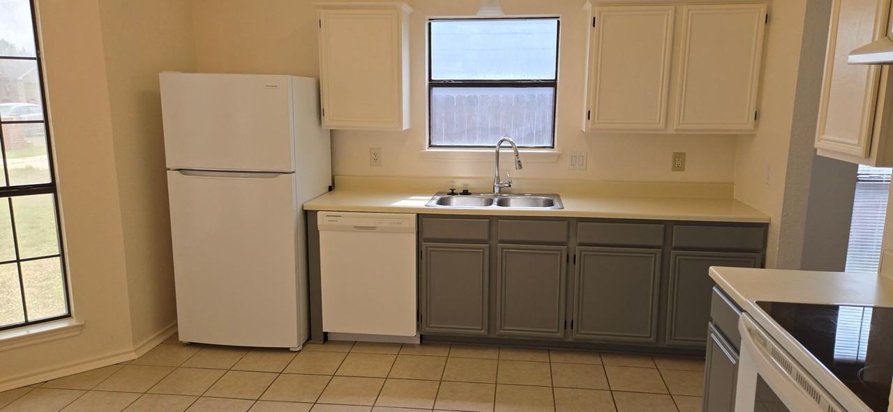 1501 Westway Dr - Photo 5 of 18