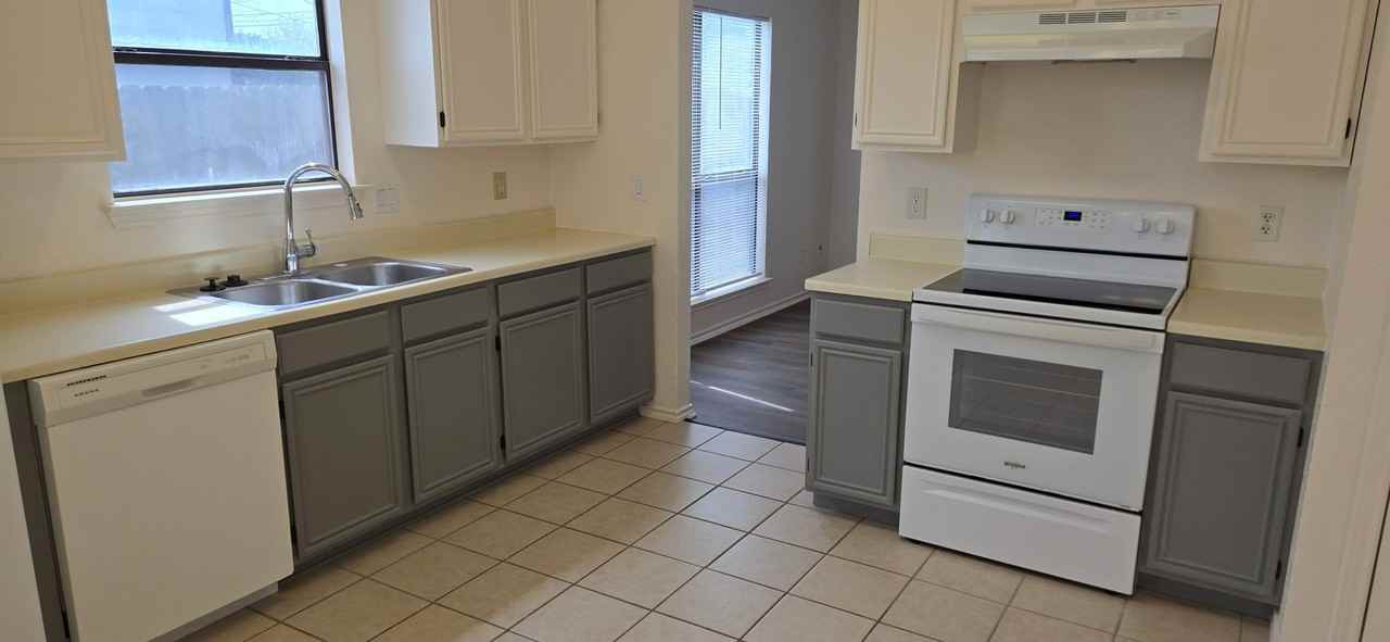 1501 Westway Dr - Photo 6 of 18