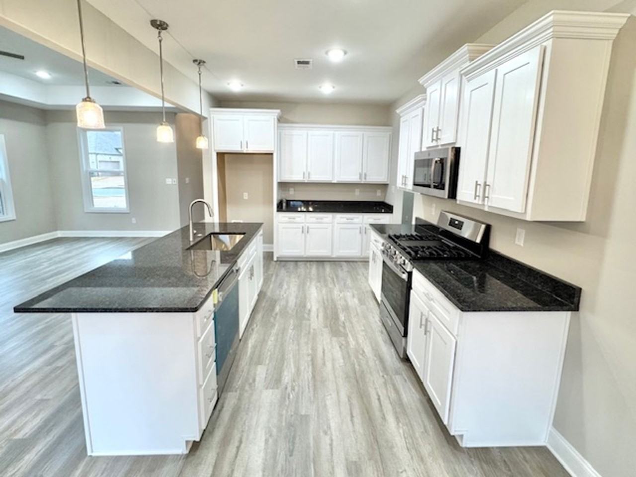 568 Rosalie Woods Dr - Photo 5 of 14