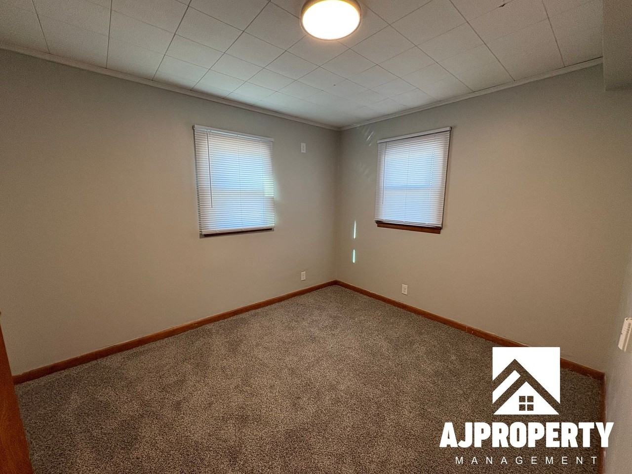 213 W 39th St - Photo 6 of 22