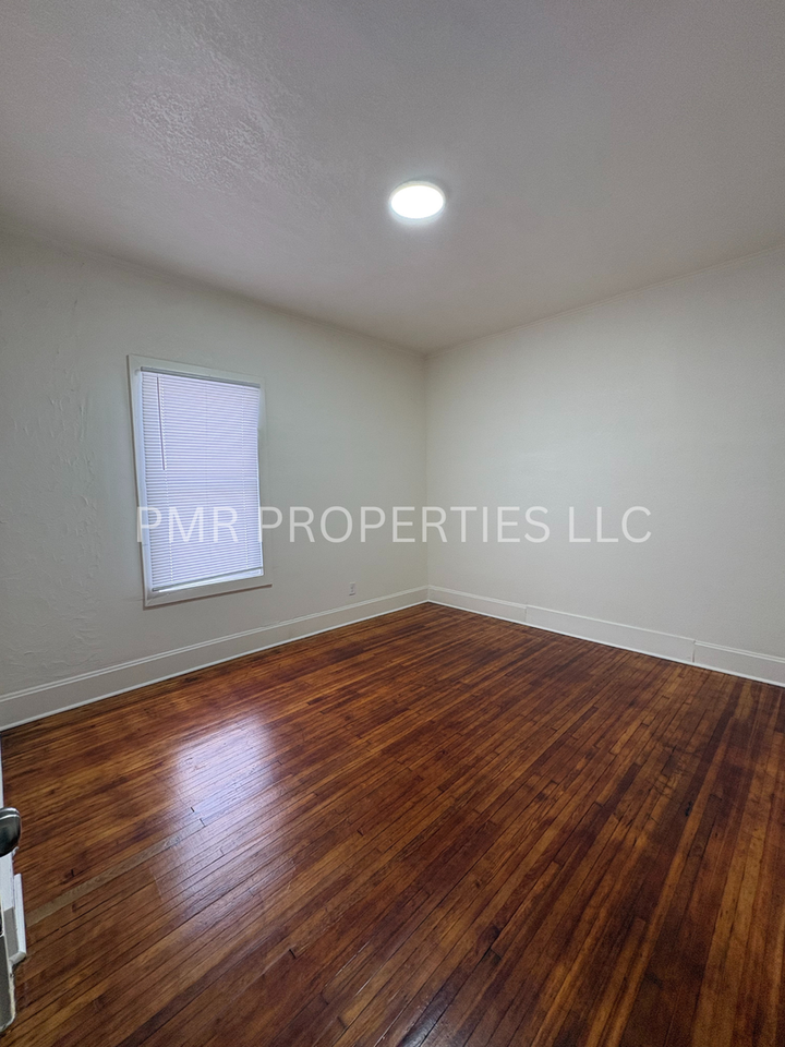 1006 S 22nd St - Photo 7 of 9