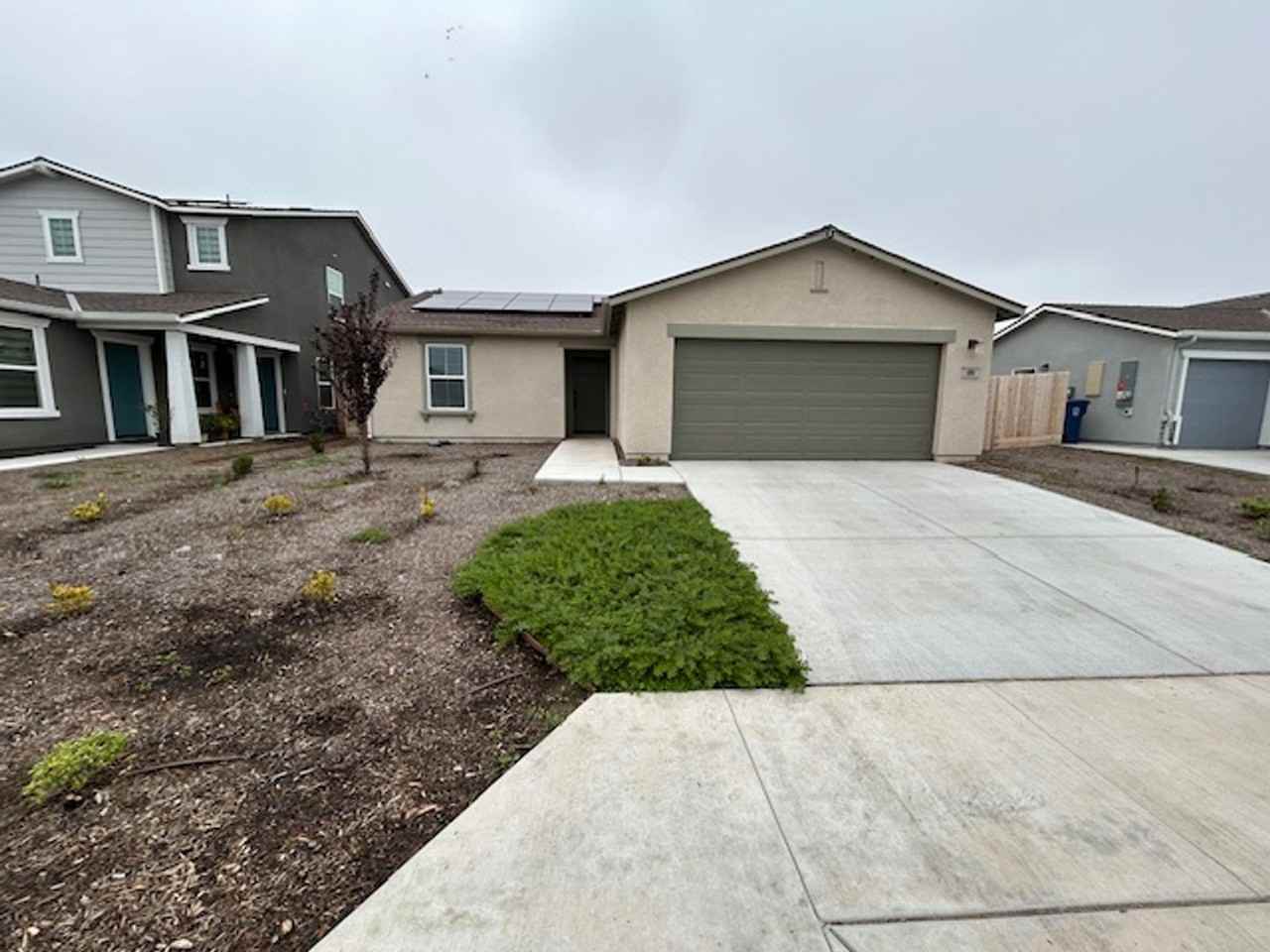 490 Cromley St - Photo 3 of 3