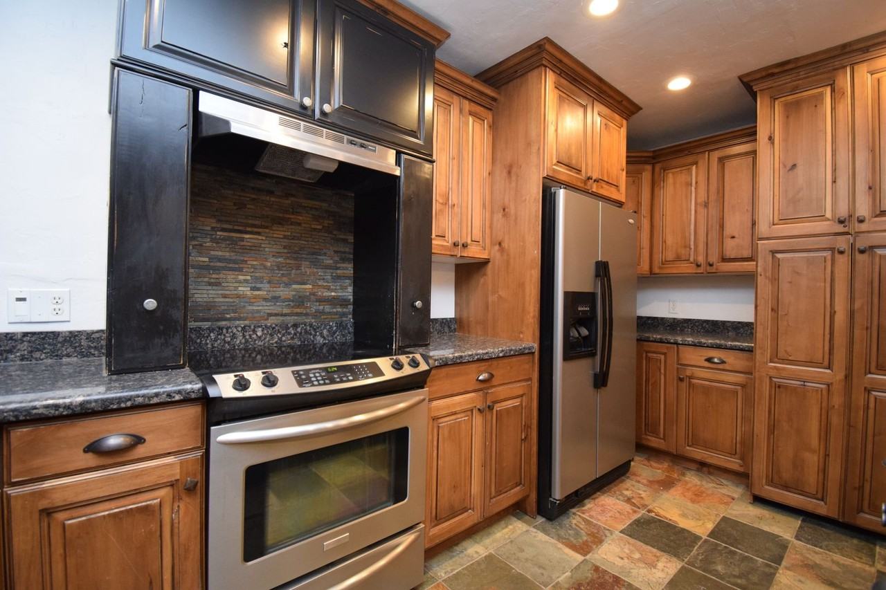 2128 S 1900 E - Photo 6 of 31