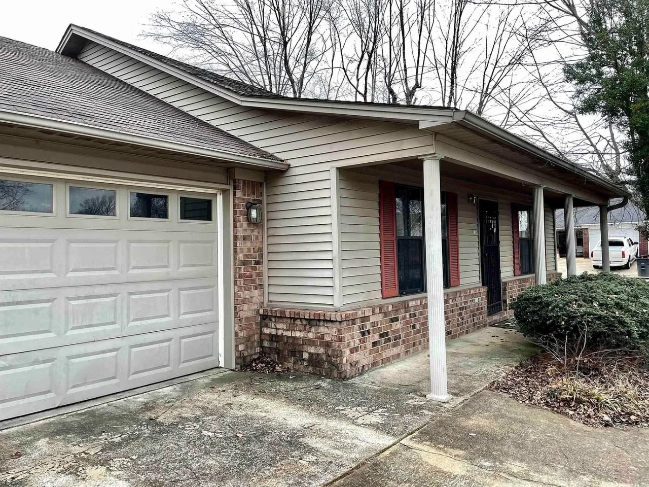 101 Mitchell Ln - Photo 2 of 3