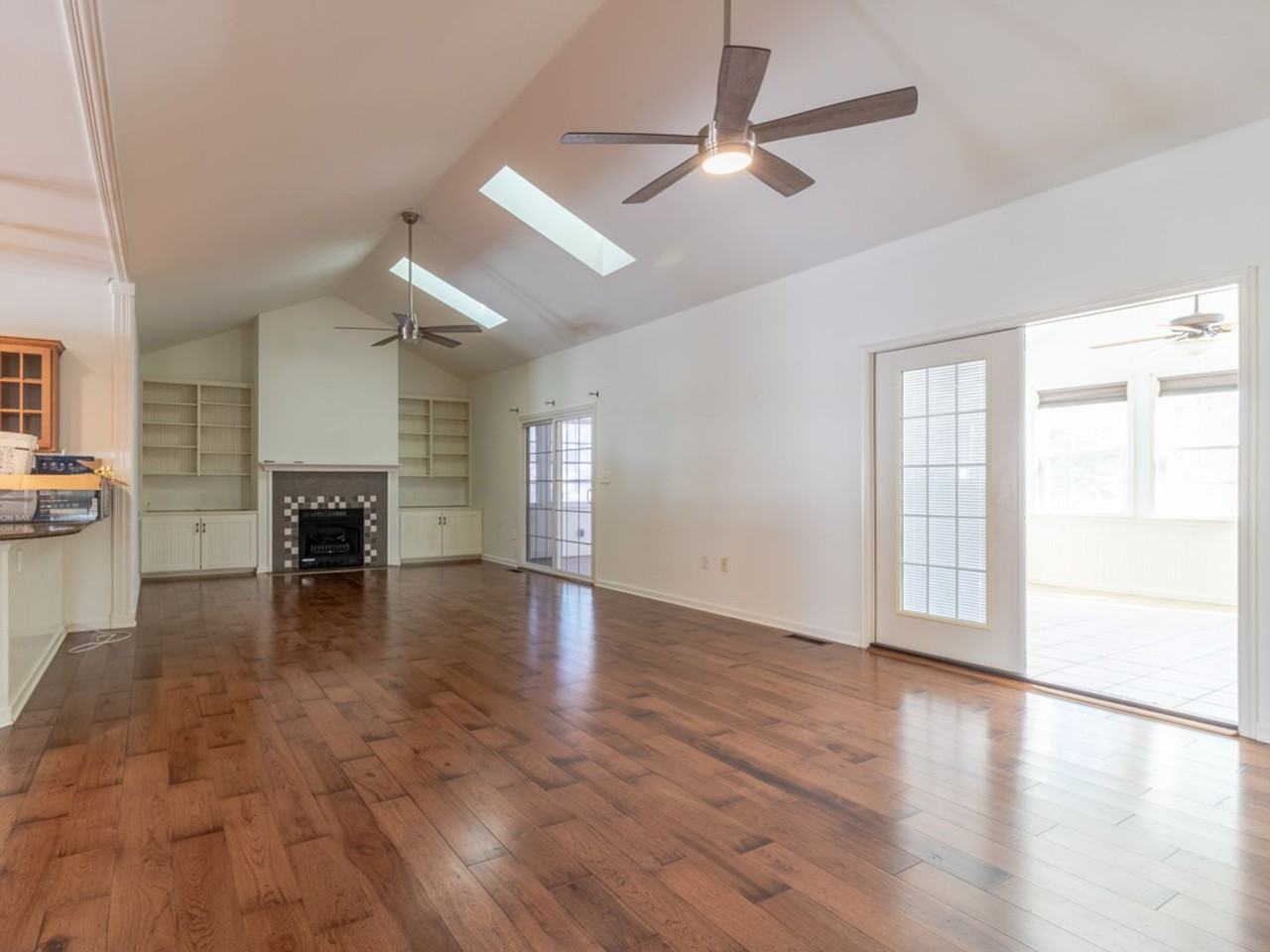 17027 Bristol Rd - Photo 5 of 33