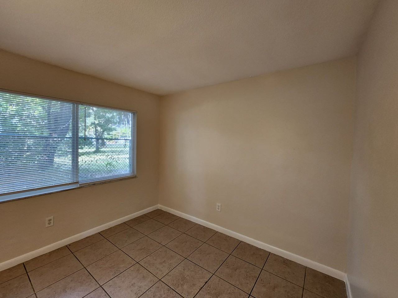 1761 Fowler St - Photo 6 of 7